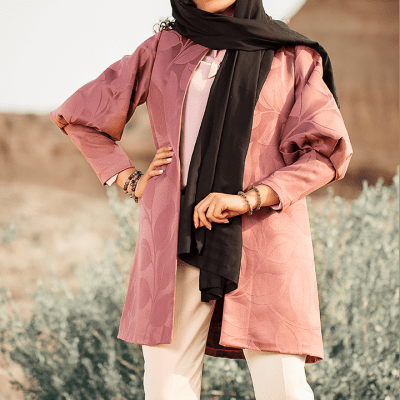 ملابس شبابية بطابع تقليدي مطوّر